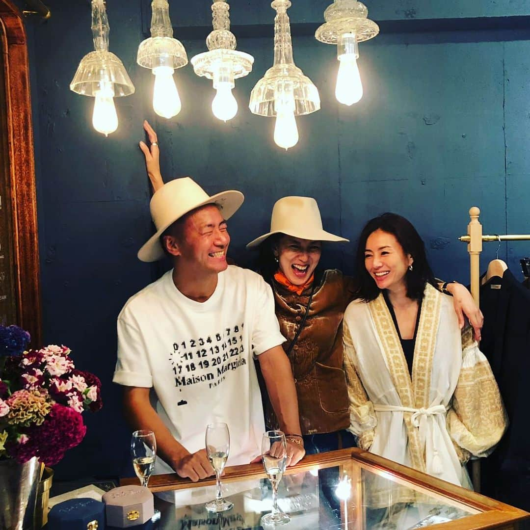 板谷由夏 さんのインスタグラム写真 - (板谷由夏 Instagram)「仲良したちにわさわさ会えた ミラクルナイト 大人の社交場 @palejute  １周年おめでとう㊗️ @kouta5858  ２歳に向けて  頑張れ👍👍」9月21日 11時10分 - yukaitaya