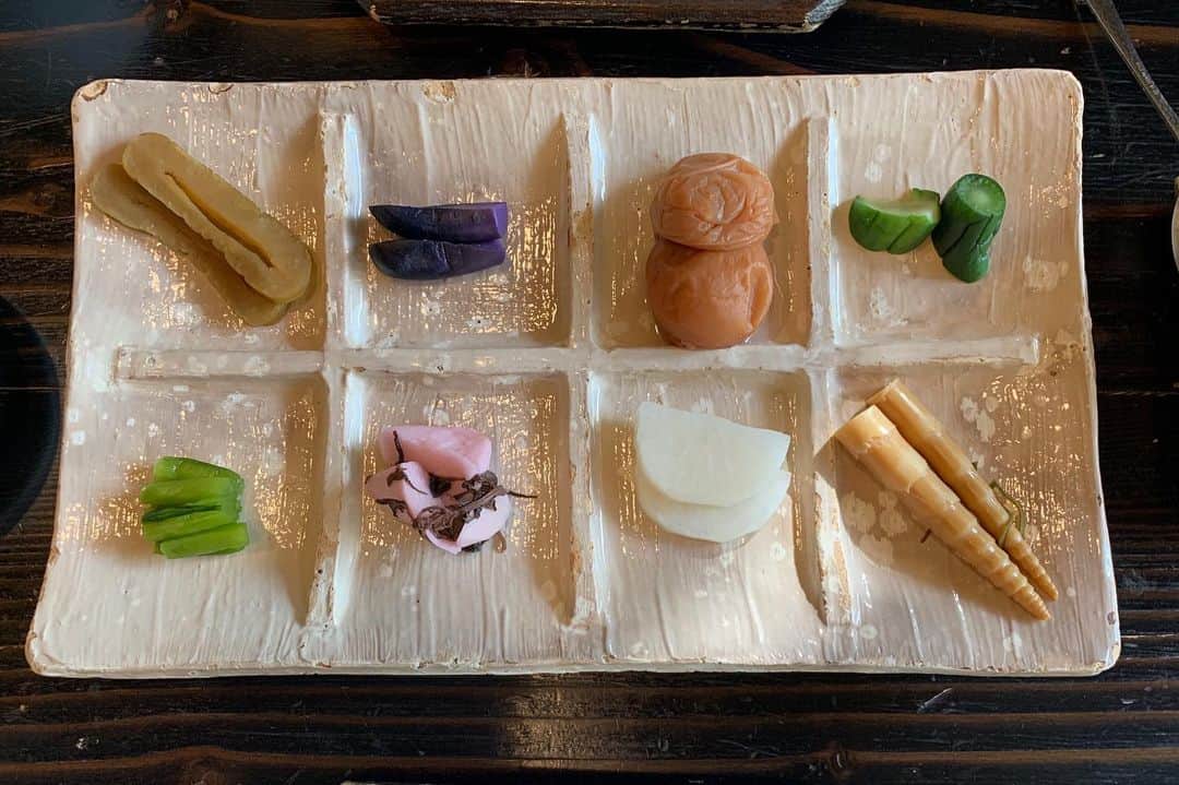 のインスタグラム：「シンプルな朝ごはん、 美味しい、、、 勿論、朝りんごの後に。  #旅館 #朝ごはん #旅 #NATSUKIROCK  #夏木マリ @mari_natsuki」
