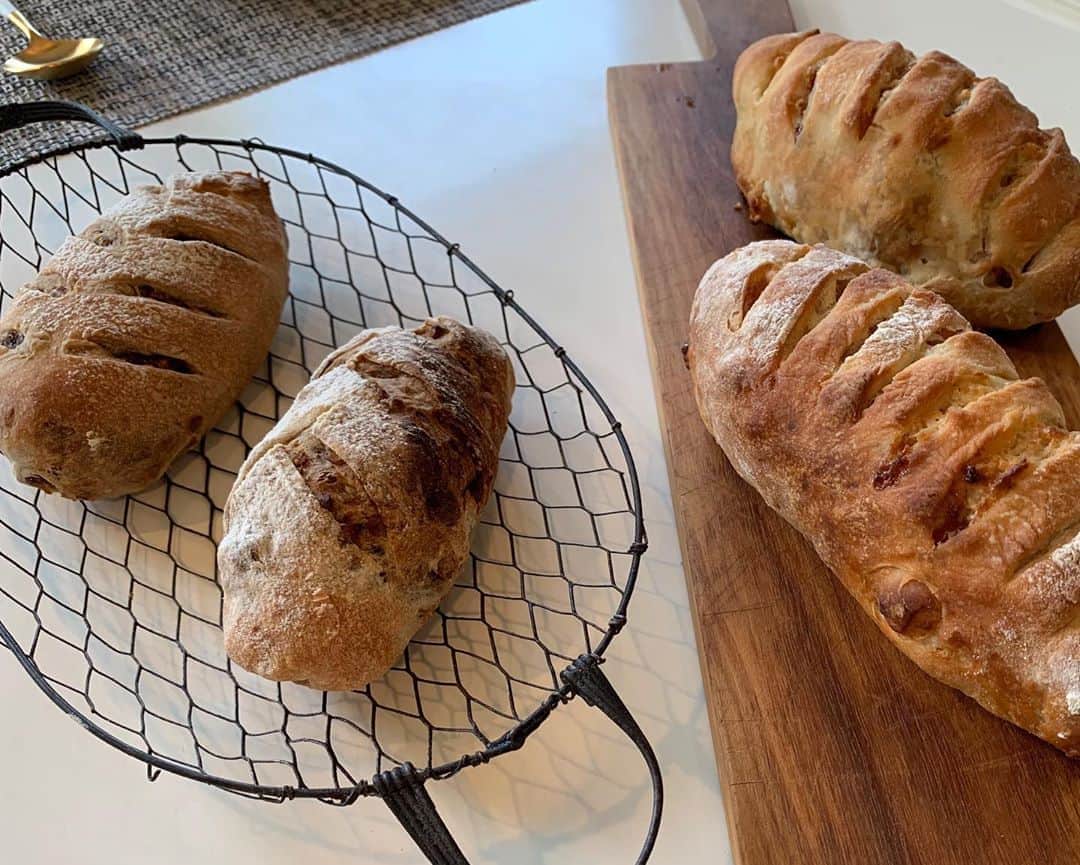 小倉優子さんのインスタグラム写真 - (小倉優子Instagram)「親子パン教室でパンを焼きました😊✨ 焼き立てのパンは美味しいですし、パン作りは楽しいです💕💕」9月21日 10時17分 - ogura_yuko_0826