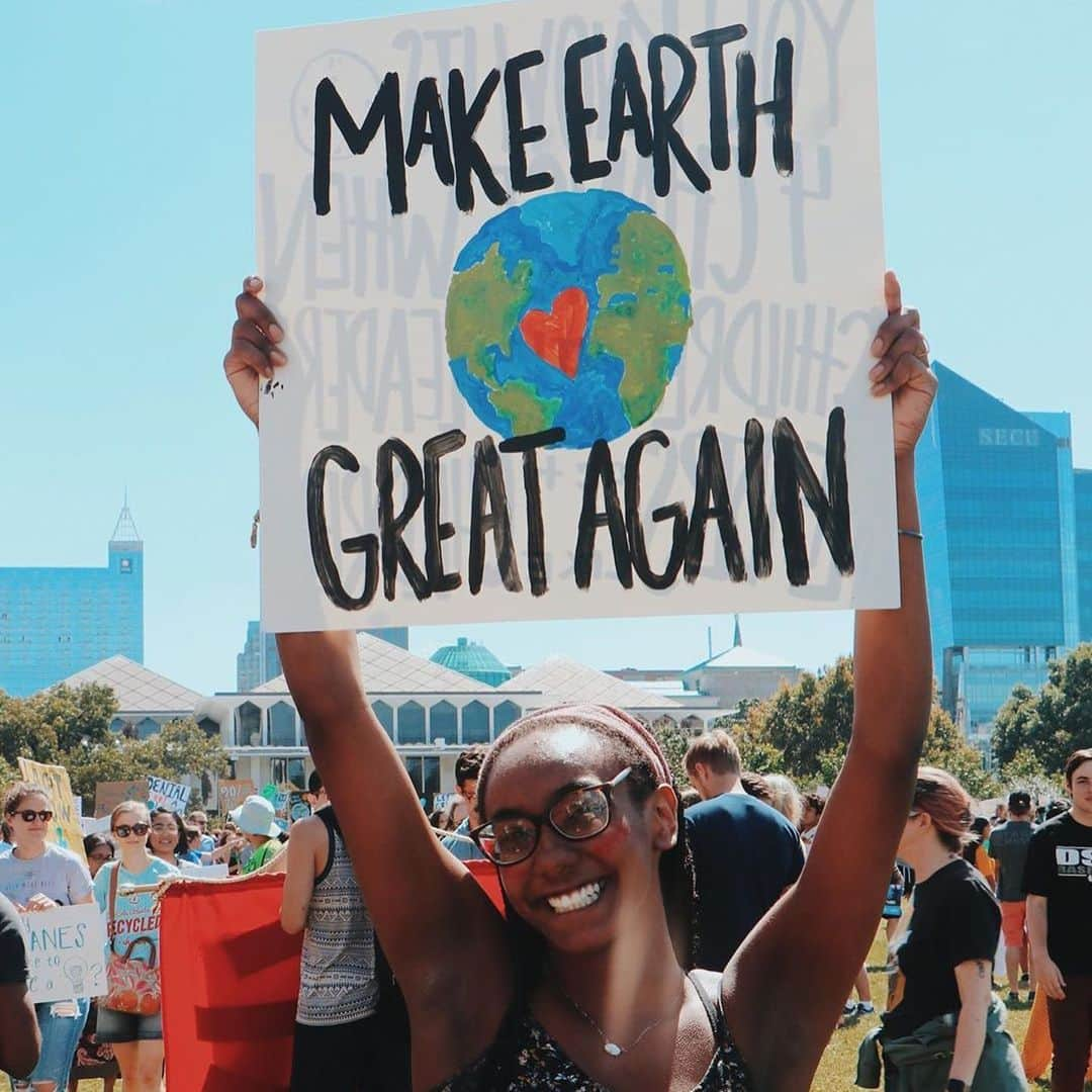 カミラ・カベロさんのインスタグラム写真 - (カミラ・カベロInstagram)「YESSSSSS !!!!!!!!! climate change is real and it is tarnishing this miracle of a planet we all call home. To everyone who participated in the #ClimateStrike today, you are so so so inspiring!! our planet and all of us thank you!!!!🌎」9月21日 10時14分 - camila_cabello