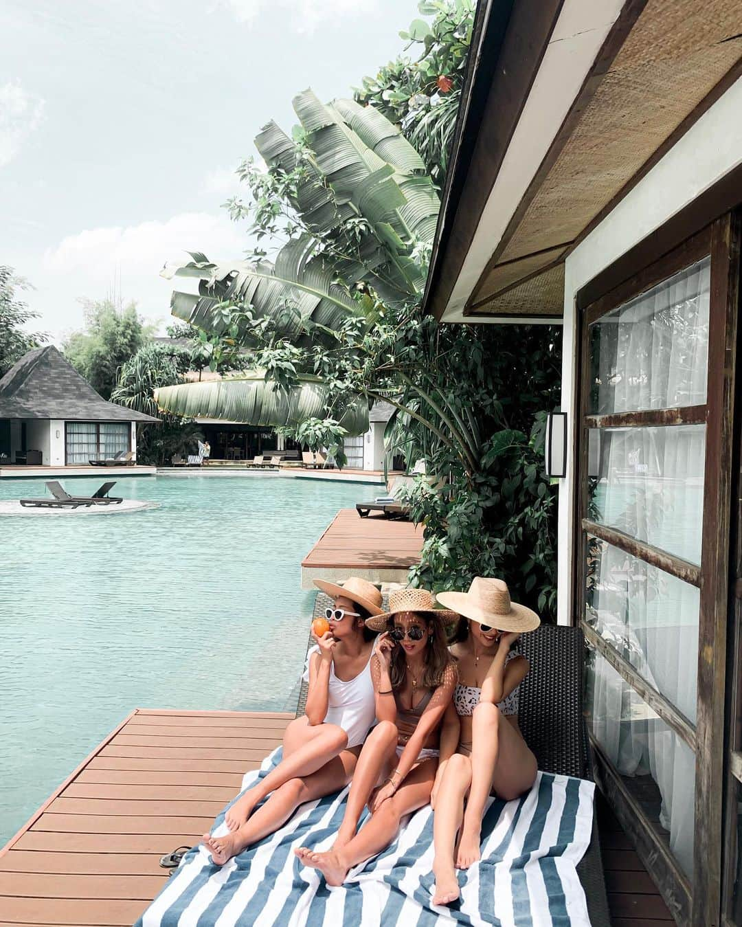 島野ミキさんのインスタグラム写真 - (島野ミキInstagram)「・ ・ 📍siargao  blue resort&spa 4つ星のホテルで何もかもが素敵だった😍✨ 3人で泊まって一人17000円くらいだったよ❤︎❤︎❤︎ ・ ・ @firstclasscebu #firstclasscebu#ファーストクラスセブ#simonmethod#サイモンメソッド#日本人による日本人のための#ゼロから始める英会話#留学語学学習 #英語勉強法 #英会話レッスン#留学生活#Life#Lifestyle#学生#English#Studie#school#セブ島#フィリピン#Philippine#🇵🇭#hotel#pool#beach#islanda#traveler#travel#trip#siargao #siargaoisland#Bikini」9月21日 10時19分 - miki_shimano