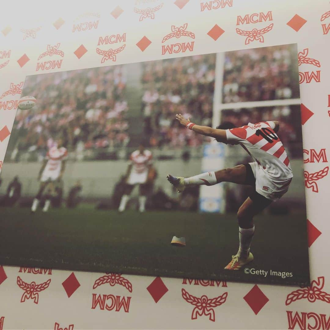 古田ちさこさんのインスタグラム写真 - (古田ちさこInstagram)「昨日のラグビーW杯開幕戦🏉 @mcmjapan 銀座 HAUS1 に特設された "NO SIDE"LOUNGEでみんなと応援したよ🌸 なほこちゃん @nahoko921 が元ラグビー部マネージャーだったりして詳しく教えてくれたおかげでより楽しめました✨ あと笑 千葉ジェッツ🏀の現役チアとして決めポーズも教えてくれました。笑(最後の写真❗️🤣) あまり詳しくないスポーツでもみんなで集まって観るのは楽しいし、楽しんで観ることで親しみが沸いてまた観たいって思える。 素敵なサイクルだと思いました⭐︎ にわかファンですがせっかくの日本開催W杯✨もっとラグビー詳しくなって楽しみたいと思いました🎶 . #mcm#mcmjapan#ラグビーワールドカップ2019#🏉 #ラグビー日本代表#頑張れ🇯🇵#推しは#田村優 選手🌺」9月21日 10時40分 - chisakofuruta