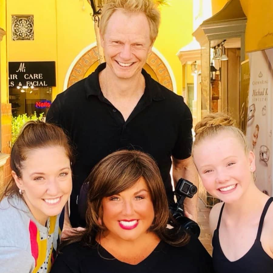 アビー・リー・ミラーさんのインスタグラム写真 - (アビー・リー・ミラーInstagram)「So yesterday, I wheeled all over Westwood with this bunch of crazies! New YouTube vid coming soon! . . . . . #dancemoms #season8 #abbyleemiller #abby #aldc #aldcla #abbylee #photography #abbyleedancecompany @giannamartello @aldcstudiola @jordanmatter @aldcstudiopgh @darbyelovesimpson #UCLA」9月21日 2時06分 - therealabbylee