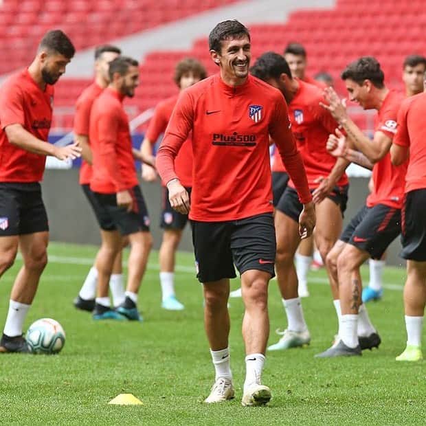 ステファン・サヴィッチのインスタグラム：「😄 #training #atleticomadrid」