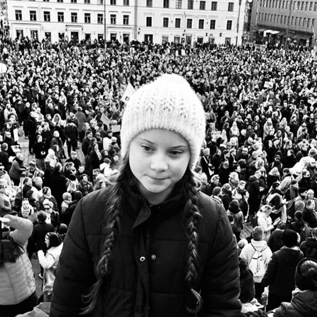 ポール・ブラックソーンさんのインスタグラム写真 - (ポール・ブラックソーンInstagram)「Thank you @gretathunberg for the #ClimateStrike you have mobilized.  What an inspiration.  It’s now or never one & all, the earth’s future is teetering on the edge... So what do you want to DO or SEE to help stop climate change??? XoxoX」9月21日 2時19分 - paulblackthorne