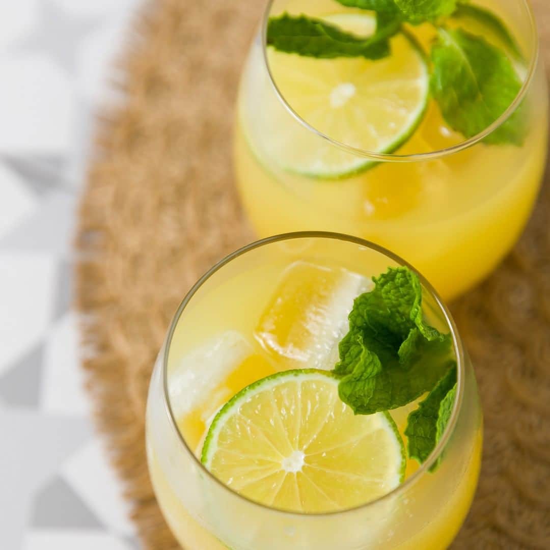 Dole Packaged Foods（ドール）のインスタグラム：「Every hostess should have an Island Rum Punch recipe on hand for #NationalRumPunchDay. Just combine ingredients with Dole Pineapple Juice in a large pitcher and get back to the party in no time 🍹 #DoleRecipes」