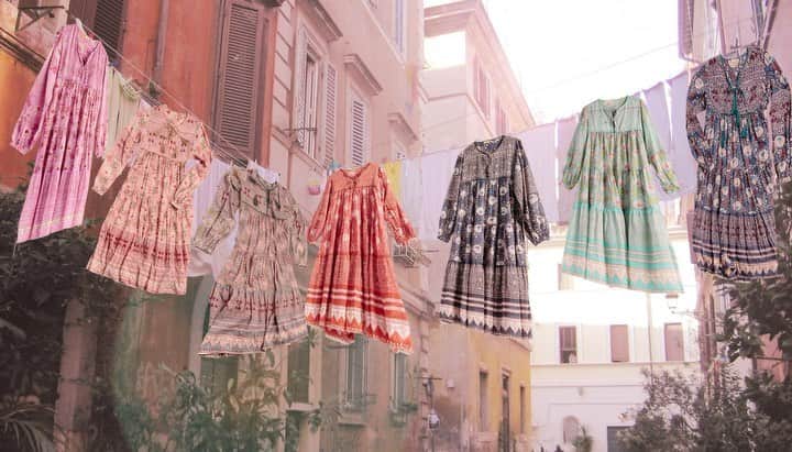 のインスタグラム：「Our Yamini Booj Dress 💛is inspired by our love for vintage Indian prints and patterns and remains our iconic tried and true year-round piece. ✨Choose from seven colors and enjoy Free Shipping on these babies today thru Monday night! ✨PROMO CODE: boogee ✨*free shipping on Yamini Booj Dresses only, today thru Monday, Sept 23nd at midnight EST using promo code >>• link in bio •<< #mattanewyork #sustainablefashion #mattamade #yaminidress」