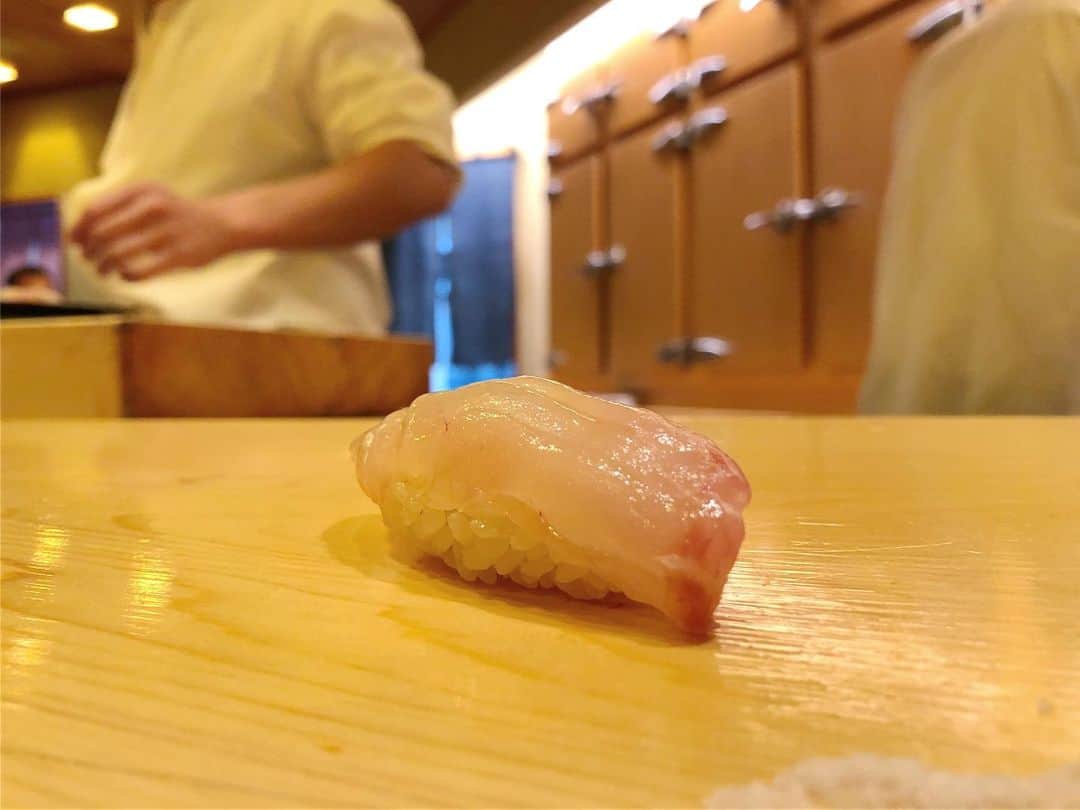 乾雅人さんのインスタグラム写真 - (乾雅人Instagram)「鮨なんば@阿佐ヶ谷 前もってお願いしておくと用意してくれるお土産巻き。二番手の五十嵐君の巻きも綺麗になった。 明日からの大阪オーディション、これで乗り切れる…か。」9月21日 2時30分 - inuimasato