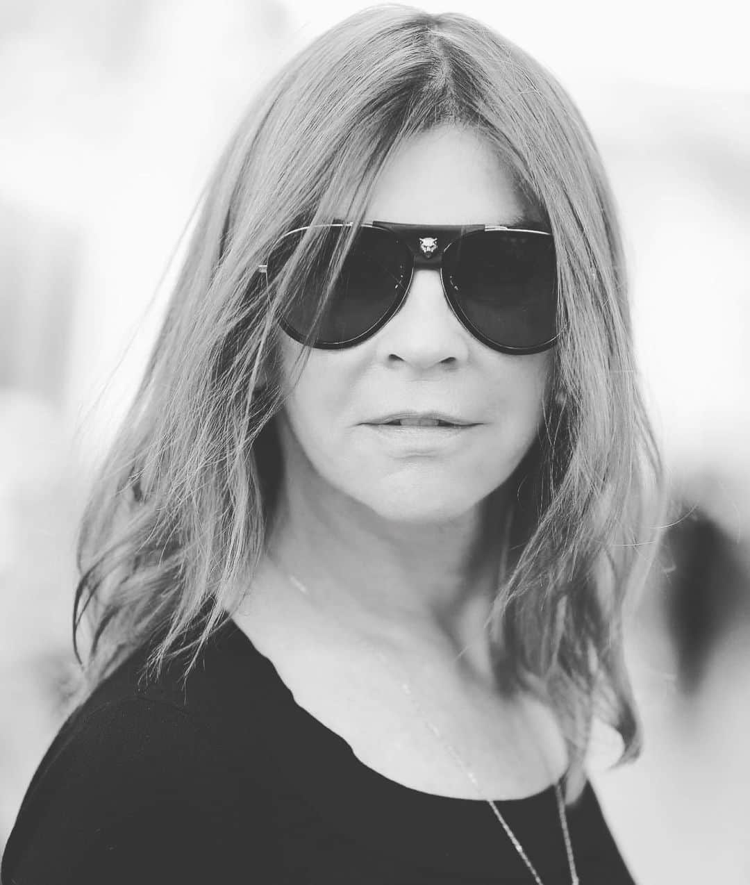 カリーヌ・ロワトフェルドのインスタグラム：「🖤Milan, in black and white, 🖤today, one year older!!!@leofaria #milanfashionweek」