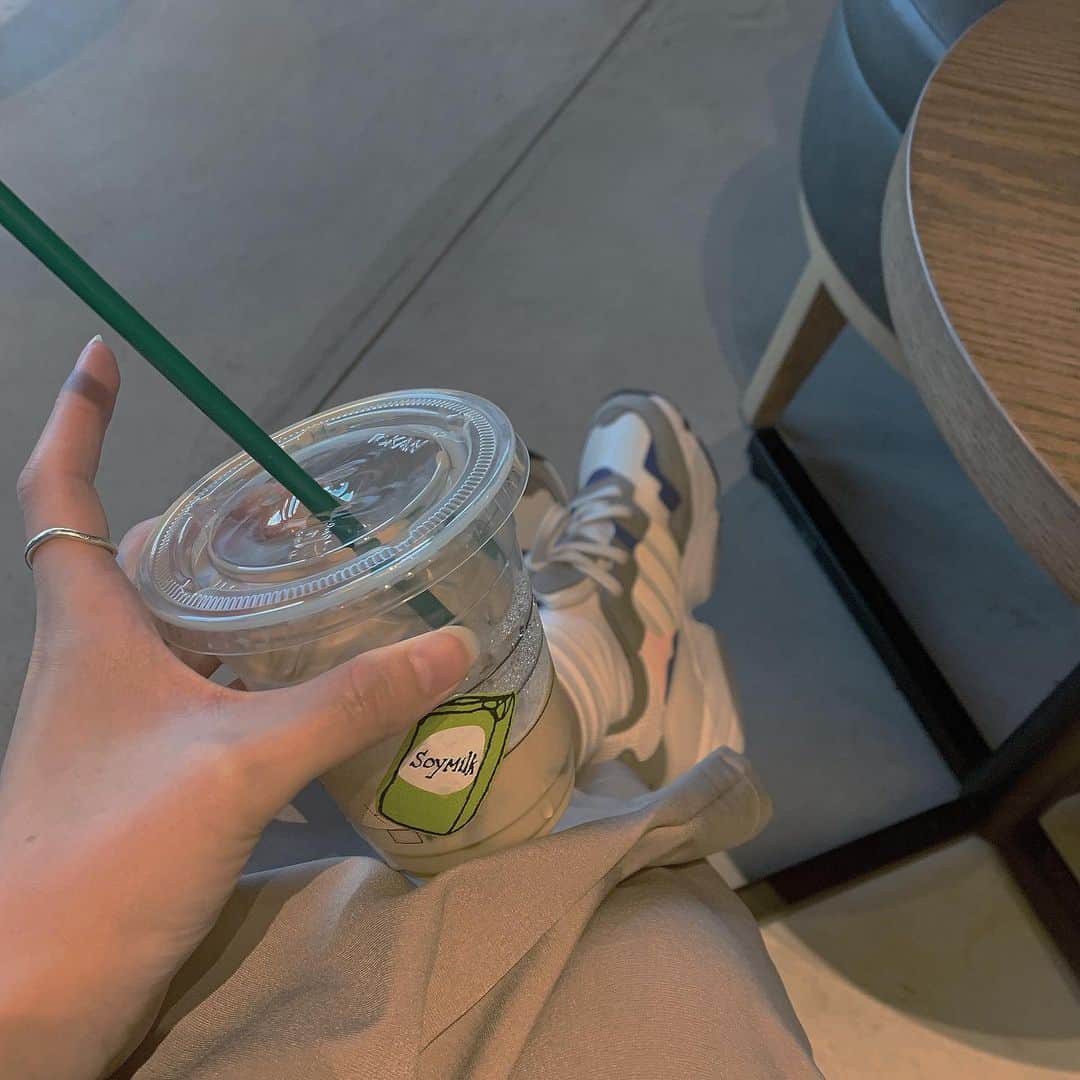 前田亜美のインスタグラム：「. . たまに飲むソイラテが好き。最近ココアにハマってる。ココア飲みたい。冬だね。(秋も来てない)」