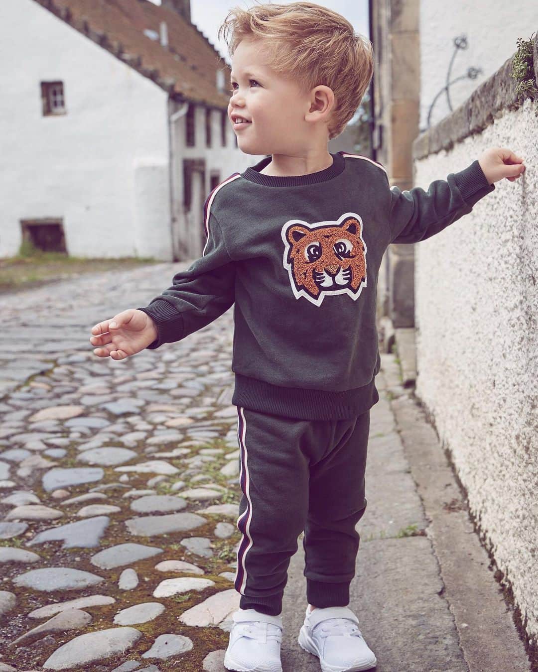 Nextさんのインスタグラム写真 - (NextInstagram)「Does this come in our size? Asking for a friend... 😆🙊 🔍561117. #new #newcollection #twopiece #casual #cute #tiger #kidswear #nextkids #kidsfashion #kidstyle」9月21日 2時49分 - nextofficial