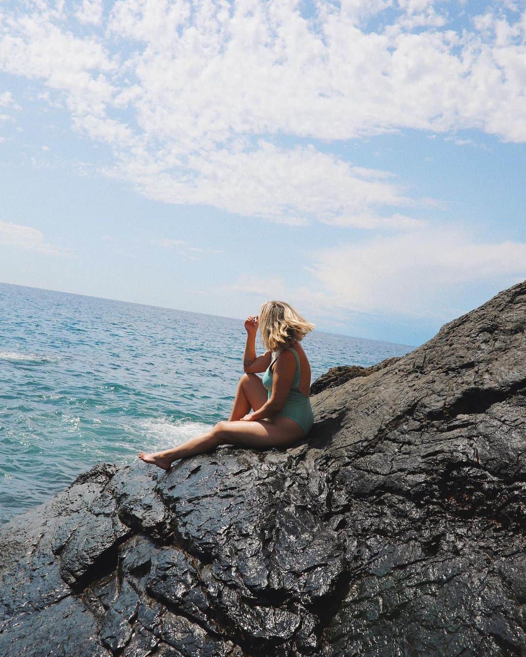 Estée Lalondeのインスタグラム：「~ swishy 🌞」
