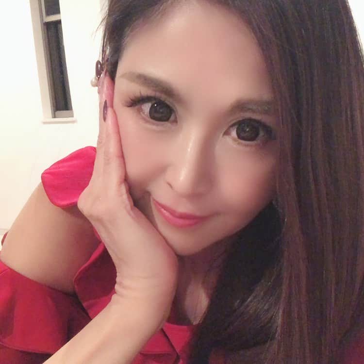 のインスタグラム：「ねぇねぇ❤️聞いて 思考は現実化する🤣本当に叶った  #真夜中のひとりごと #思考は現実化する#ご褒美」