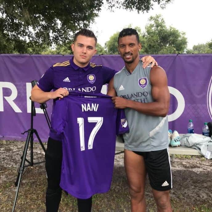 ナニさんのインスタグラム写真 - (ナニInstagram)「Thanks Rafa for participating in the contest, It was great meeting you this morning at training. All clubs and players need supporters like you to motivate us. 💪🦁 #VamosOrlando #mls #forthefans #contest #signedjersey」9月21日 2時58分 - luisnani