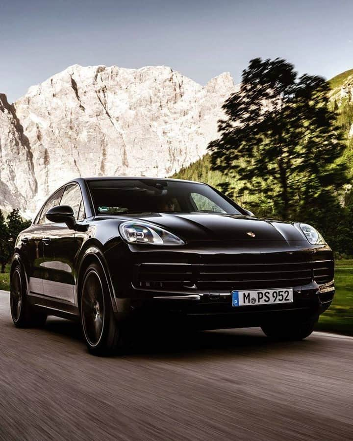 Porscheさんのインスタグラム写真 - (PorscheInstagram)「Climbs every mountain, fords every stream. Where would you spend a dream weekend in the Cayenne Coupé? #PorscheMoment #CayenneCoupé (📸: @stefan.duenisch) _ Combined fuel consumption in accordance with EU 6: Cayenne Coupé: 9.4 – 9.3 l/100 km; combined CO2 emissions 215 – 212 g/km」9月21日 3時30分 - porsche