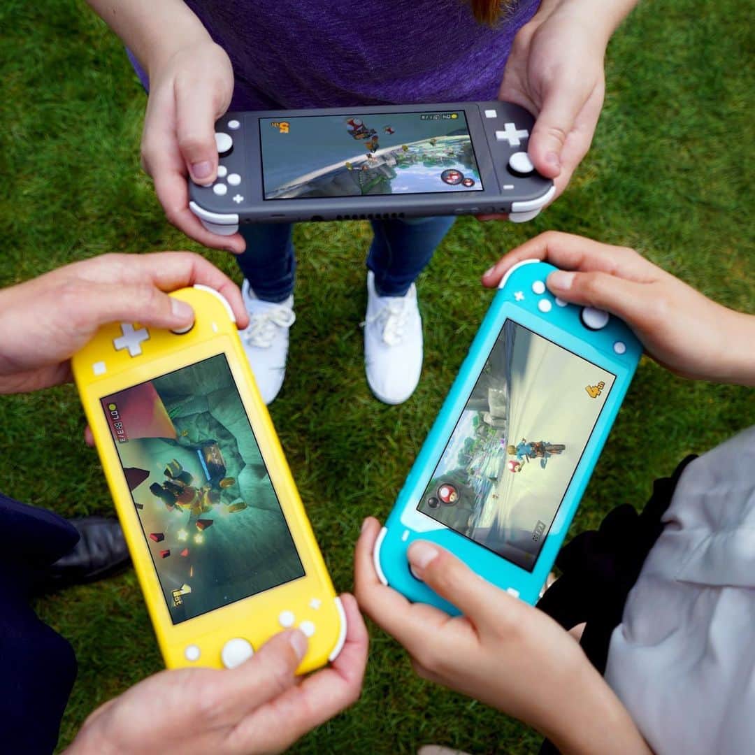 任天堂アメリカさんのインスタグラム写真 - (任天堂アメリカInstagram)「The #NintendoSwitchLite system is dedicated to handheld play, so grab your favorite Nintendo games and head outside! Available now!」9月21日 3時38分 - nintendoamerica
