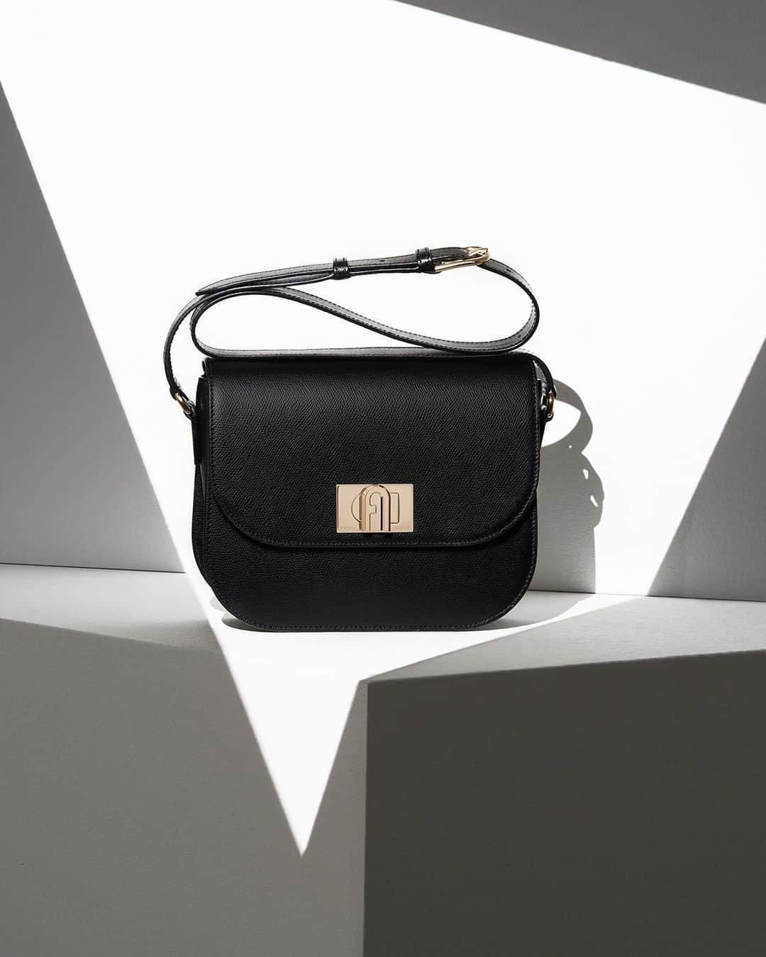 のインスタグラム：「At the top of your wish list.  Get your Furla 1927 bag, available as a special preview in selected stores and on furla.com.  #thefurlasociety #furlafeeling #newcollection #furla #accessories #fashion」