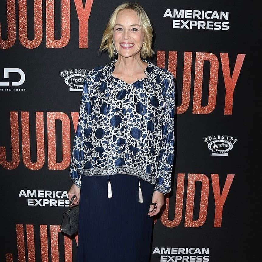 シャロン・ストーンさんのインスタグラム写真 - (シャロン・ストーンInstagram)「@garlandofjudy Premiere with @rufuswainwright. Congratulations to #RenéeZellweger - stunning portrayal of Judy Garland. #JUDY (Photographer: #FilmMagic)」9月21日 3時55分 - sharonstone