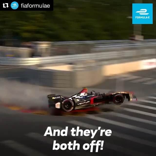 ニック・ハイドフェルドのインスタグラム：「First ever @fiaformulae race, last lap, last corner... for the win. 5 years ago.  Still a crazy thing to look at, even after having seen it and lived through it too many times. Not physically but mentally; Tough. But also #thankful : for the luck I had being unhurt ; to @fiaformulae @alejandroextremee and @fia.official for giving me such a safe car 👏🏼 and for my family not having watched live! And to answer the usual question about why I didn’t #attack Nico after the crash, I say that I thought he didn’t do it on purpose. As a human being I am proud of how I handled him and the situation afterwards. . . . . . . #repost @fiaformulae #2014 @venturi_fe #racing #crash #lucky #singleseater #racing #accident #formulae #beijing #peking @dallaragroup」