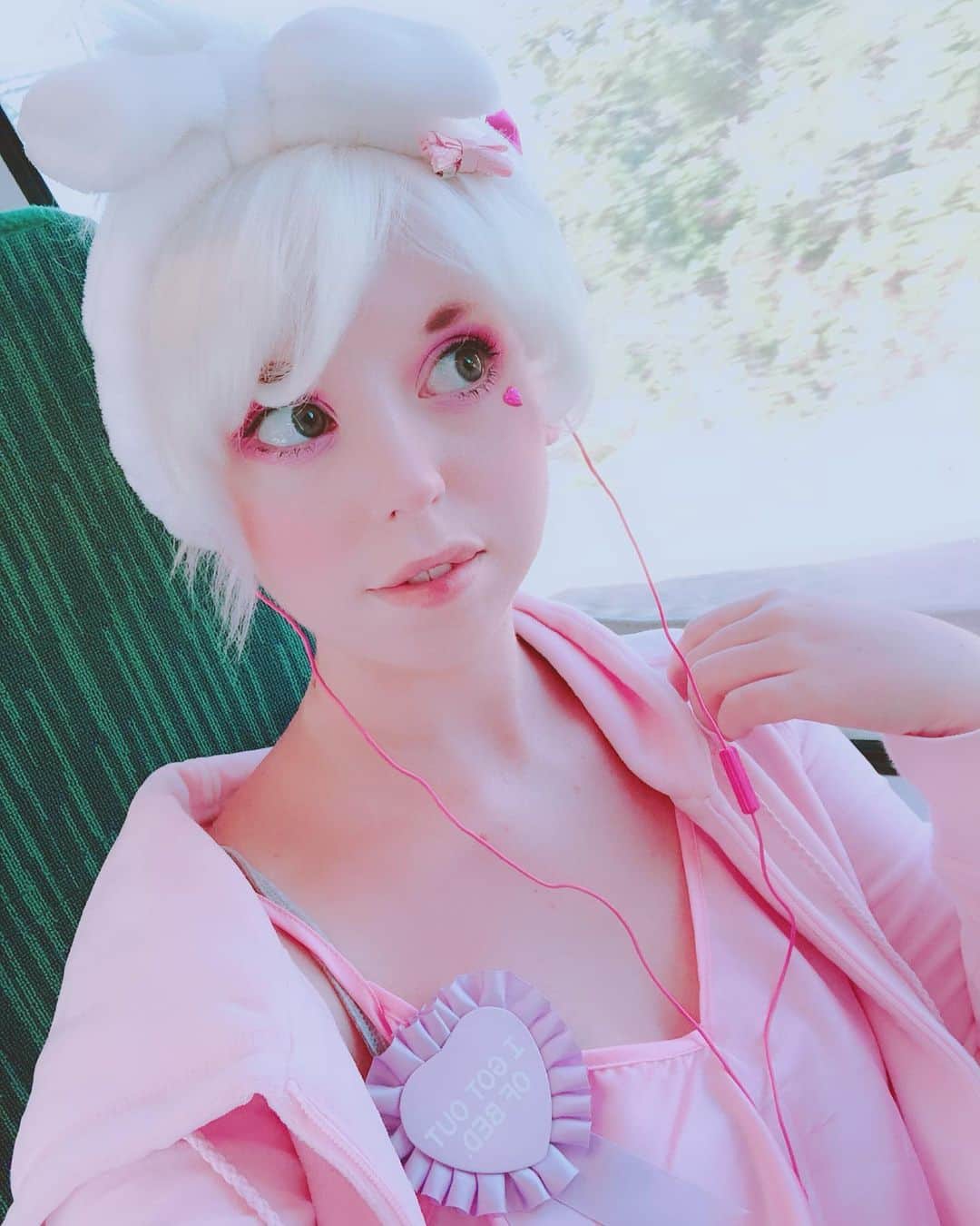 のインスタグラム：「💖🎀My outfit theme for dragworld was.. a magical girl who was in bed when she had to go fight haha~💘💖💓 💔Sorry I didn’t get any full outfit pics!!😭 #kawaiifashion #kawaiistyle #pink #pastel」