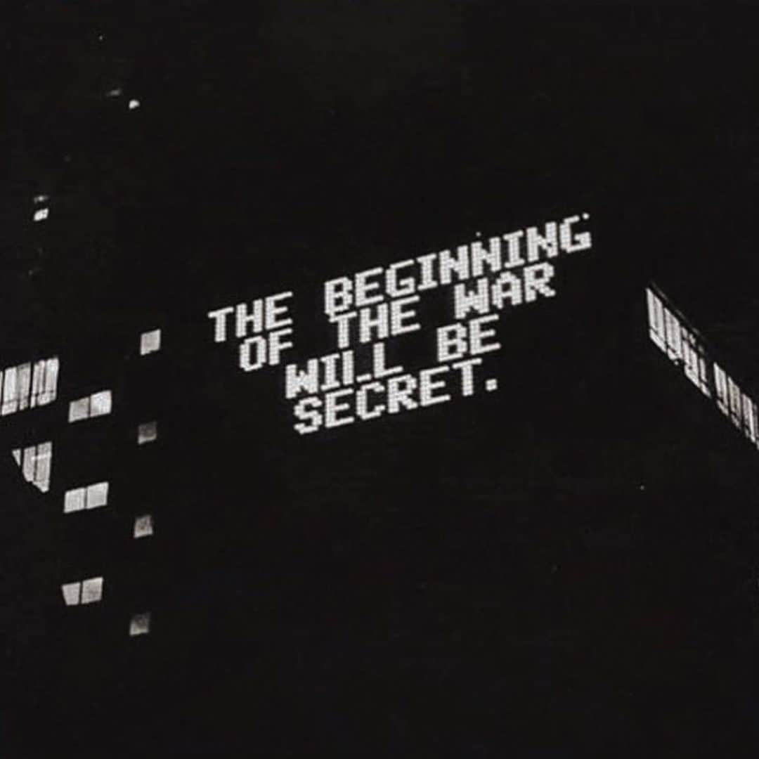 トームさんのインスタグラム写真 - (トームInstagram)「THE BEGINNING OF THE WAR WILL BE SECRET. #1984 #JennyHolzer #art #madebywomen」9月21日 4時45分 - tomenyc