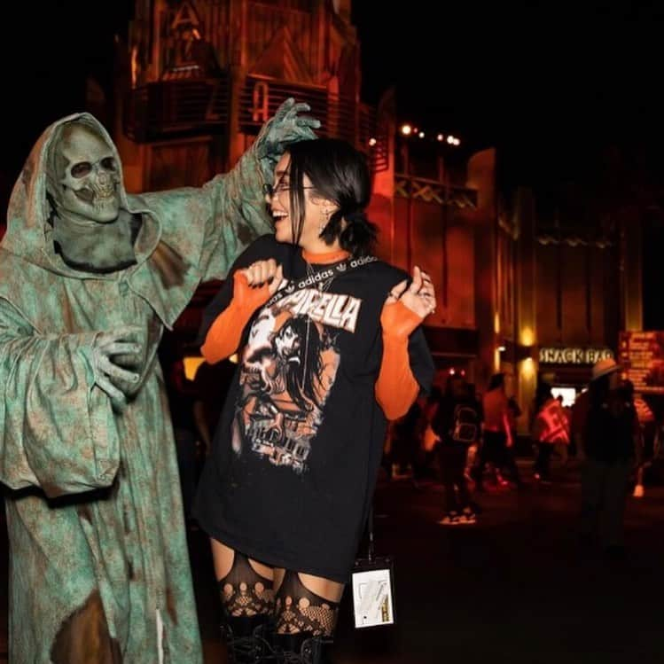 ヴァネッサ・ハジェンズさんのインスタグラム写真 - (ヴァネッサ・ハジェンズInstagram)「I love it lol @horrornights」9月21日 4時41分 - vanessahudgens