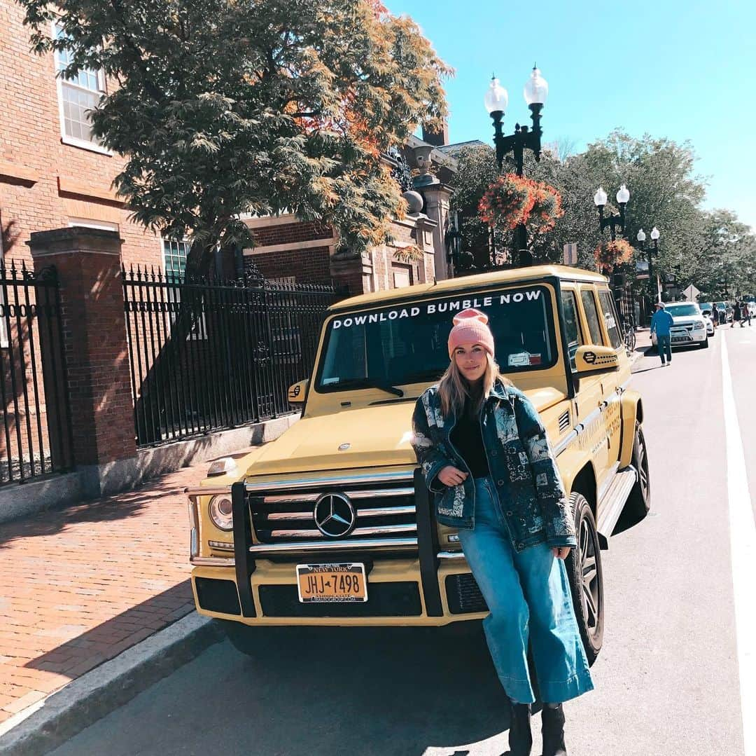 アシュリー・ワグナーさんのインスタグラム写真 - (アシュリー・ワグナーInstagram)「I spent the morning at Harvard with @bumble riding around in their G Wagon! They have been visiting college campuses across the US to give students safe rides. Download the @bumble app now to find events on your campus and meet friends, dates, and more! Comment below if you want @bumble to come to your school. #bumblepartner #ad」9月21日 4時43分 - ashwagner2010