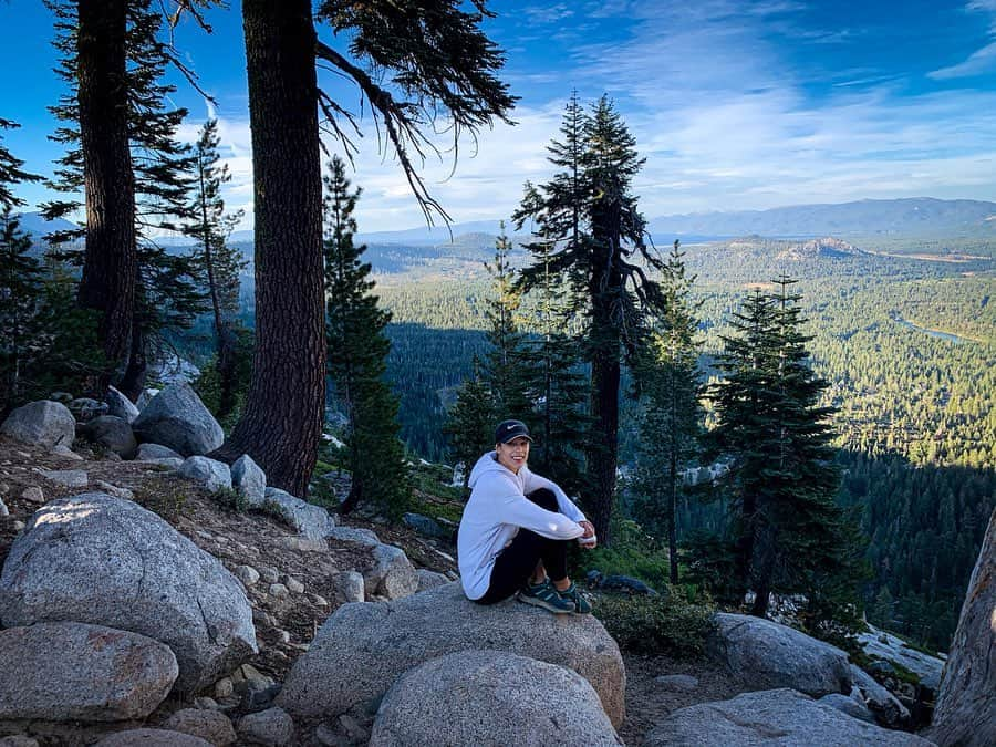 ジョーイ・ダックさんのインスタグラム写真 - (ジョーイ・ダックInstagram)「Tahoe 😍 what a place! 🏞 I managed to find some rocks to sit on, some lakes to jump in, some mountains to hike up and some trails to ride.  I couldn’t find a bear this time around though 🐻」9月21日 4時44分 - joeyduck1