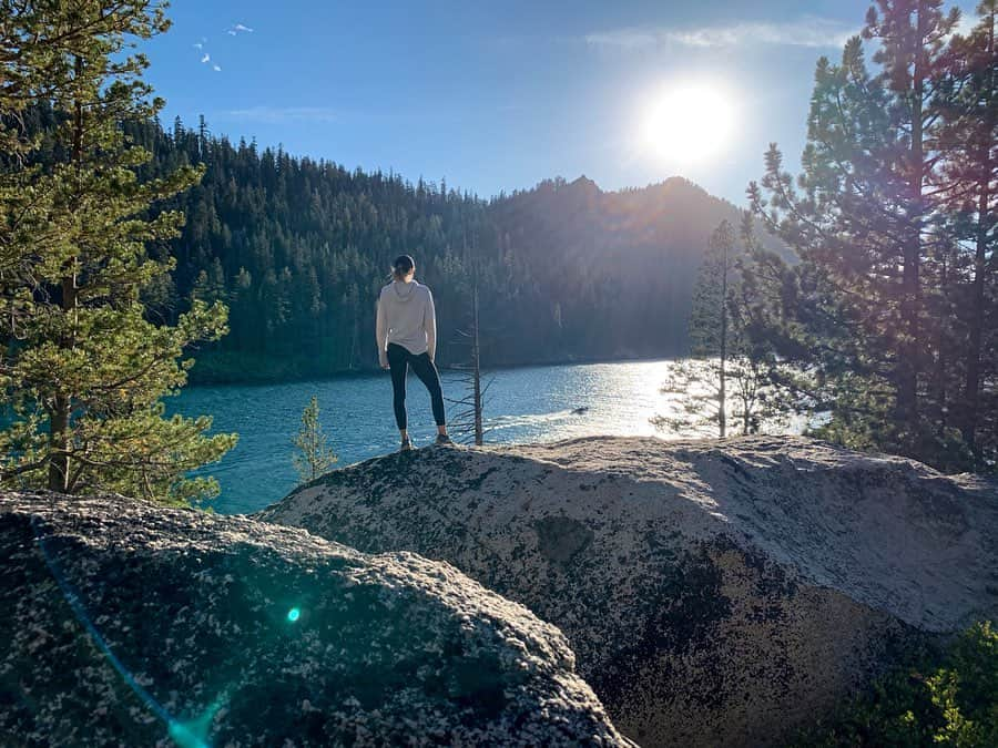 ジョーイ・ダックのインスタグラム：「Tahoe 😍 what a place! 🏞 I managed to find some rocks to sit on, some lakes to jump in, some mountains to hike up and some trails to ride.  I couldn’t find a bear this time around though 🐻」