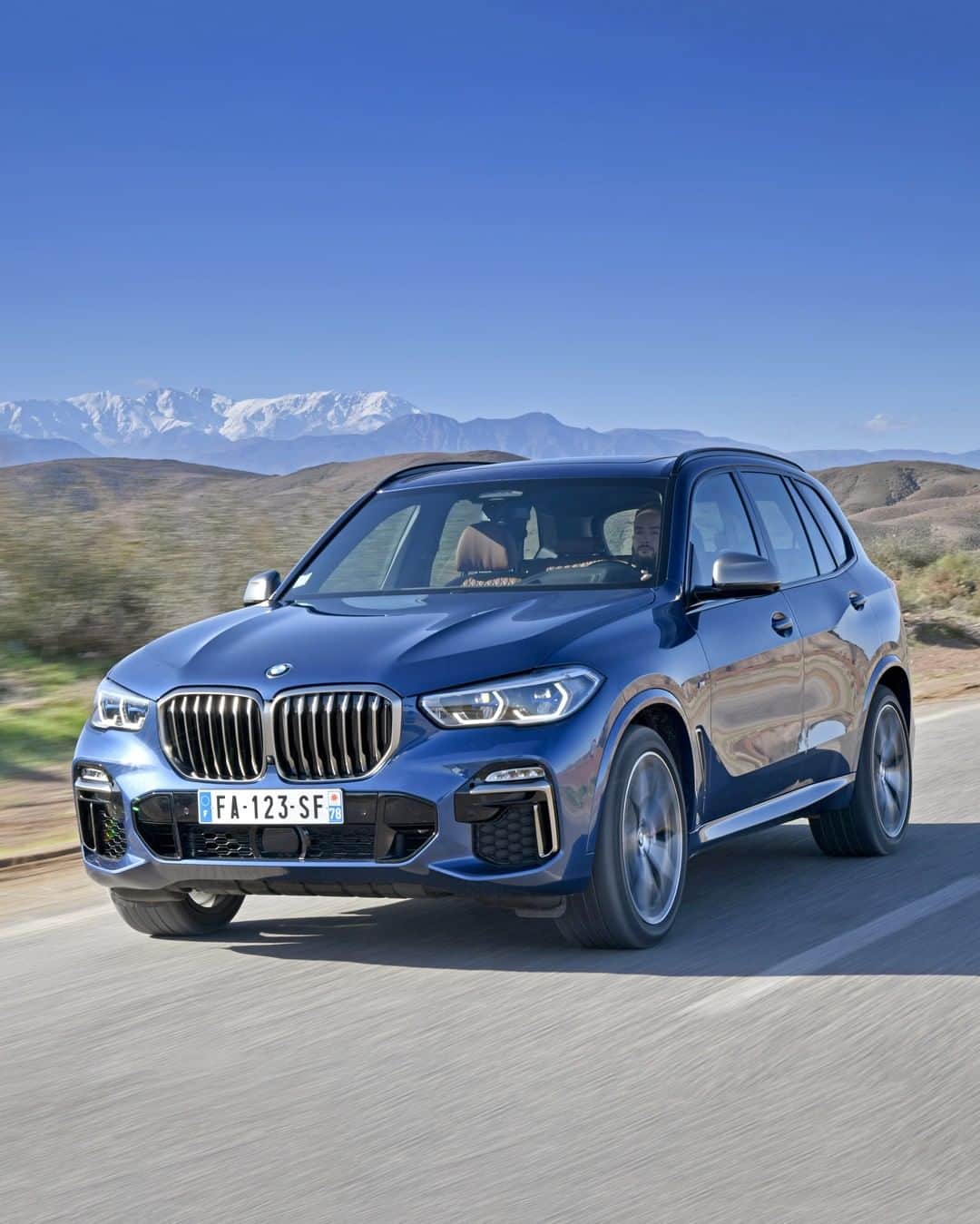 BMWさんのインスタグラム写真 - (BMWInstagram)「Passionate and confident traveler. The BMW X5. #TheX5 #BMW #X5 __ BMW X5 M50d: Fuel consumption in l/100 km (combined): 7.3–6.9. CO2 emissions in g/km (combined): 190–181.  Acceleration (0-100 km/h): 5.2 s. Power: 294 kW, 400 hp, 760 Nm. Top speed (limited): 250 km/h.  The values of fuel consumptions, CO2 emissions and energy consumptions shown were determined according to the European Regulation (EC) 715/2007 in the version applicable at the time of type approval. The figures refer to a vehicle with basic configuration in Germany and the range shown considers optional equipment and the different size of wheels and tires available on the selected model. The values of the vehicles are already based on the new WLTP regulation and are translated back into NEDC-equivalent values in order to ensure the comparison between the vehicles. [With respect to these vehicles, for vehicle related taxes or other duties based (at least inter alia) on CO2-emissions the CO2 values may differ to the values stated here.] The CO2 efficiency specifications are determined according to Directive 1999/94/EC and the European Regulation in its current version applicable. The values shown are based on the fuel consumption, CO2 values and energy consumptions according to the NEDC cycle for the classification. Further information on official fuel consumption figures and specific CO2 emission values of new passenger cars is included in the following guideline: 'Leitfaden über den Kraftstoffverbrauch, die CO2-Emissionen und den Stromverbrauch neuer Personenkraftwagen' (Guide to the fuel economy, CO2 emissions and electric power consumption of new passenger cars), which can be obtained free of charge from all dealerships, from Deutsche Automobil Treuhand GmbH (DAT), Hellmuth-Hirth-Str. 1, 73760 Ostfildern-Scharnhausen and at https://www.dat.de/co2/.」9月21日 5時00分 - bmw
