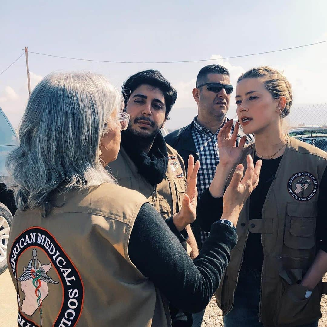 アンバー・ハードさんのインスタグラム写真 - (アンバー・ハードInstagram)「Being inspired by this phenomenal woman, a doctor and advocate, was just one of the many memories I carry with me from my trip to Lebanon for @sams_usa Please click link in bio to find out more about the incredible work being done by SAMS and how you can help.」9月21日 5時06分 - amberheard