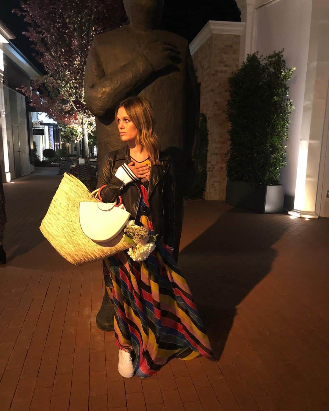 レイチェル・ビルソンのインスタグラム：「#baglady 🌈」