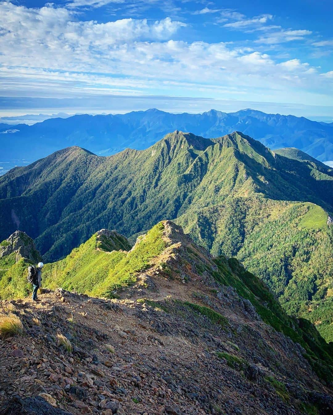 田中幸さんのインスタグラム写真 - (田中幸Instagram)「3日間の山行 念願の八ヶ岳全縦走⛰  想像を遥かに超えた景色と体感 遠くから見えた山の稜線歩き  いつも遠くから見る 八ヶ岳の見え方が変わる 最高の経験になった  #PEAKS #八ヶ岳全縦走 @bambootail_backcountry  @doryu_3754  @marmot @marmot_japan #marmot #マーモット #アウトドアウェア #KEENAMBASSADOR #KEENJAPAN #KEEN #アウトドア #アウトドア女子 #山ガールファッション #山ガール #登山 #登山女子 #コーデ」9月21日 11時13分 - sachitanaka