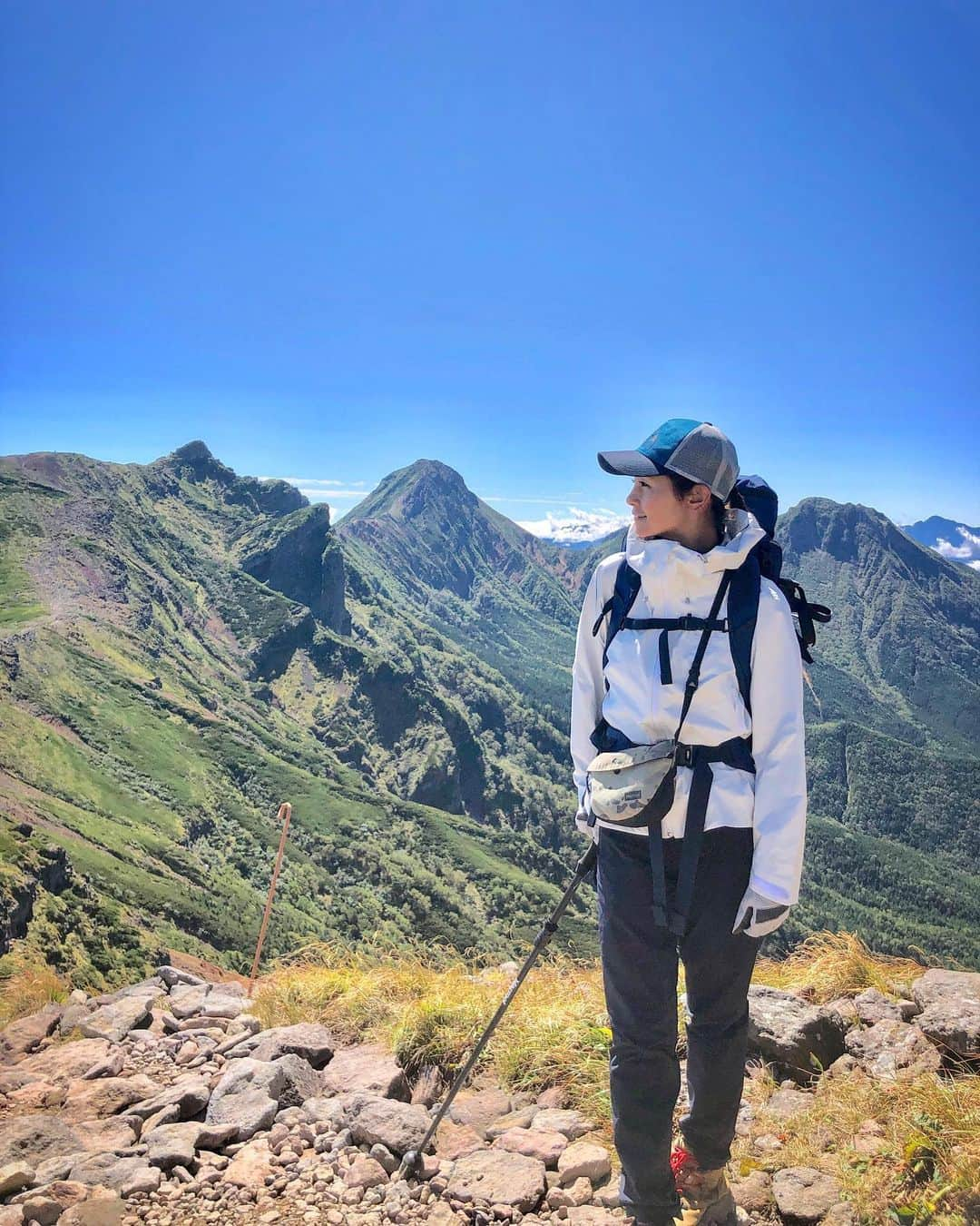 田中幸さんのインスタグラム写真 - (田中幸Instagram)「3日間の山行 念願の八ヶ岳全縦走⛰  想像を遥かに超えた景色と体感 遠くから見えた山の稜線歩き  いつも遠くから見る 八ヶ岳の見え方が変わる 最高の経験になった  #PEAKS #八ヶ岳全縦走 @bambootail_backcountry  @doryu_3754  @marmot @marmot_japan #marmot #マーモット #アウトドアウェア #KEENAMBASSADOR #KEENJAPAN #KEEN #アウトドア #アウトドア女子 #山ガールファッション #山ガール #登山 #登山女子 #コーデ」9月21日 11時13分 - sachitanaka