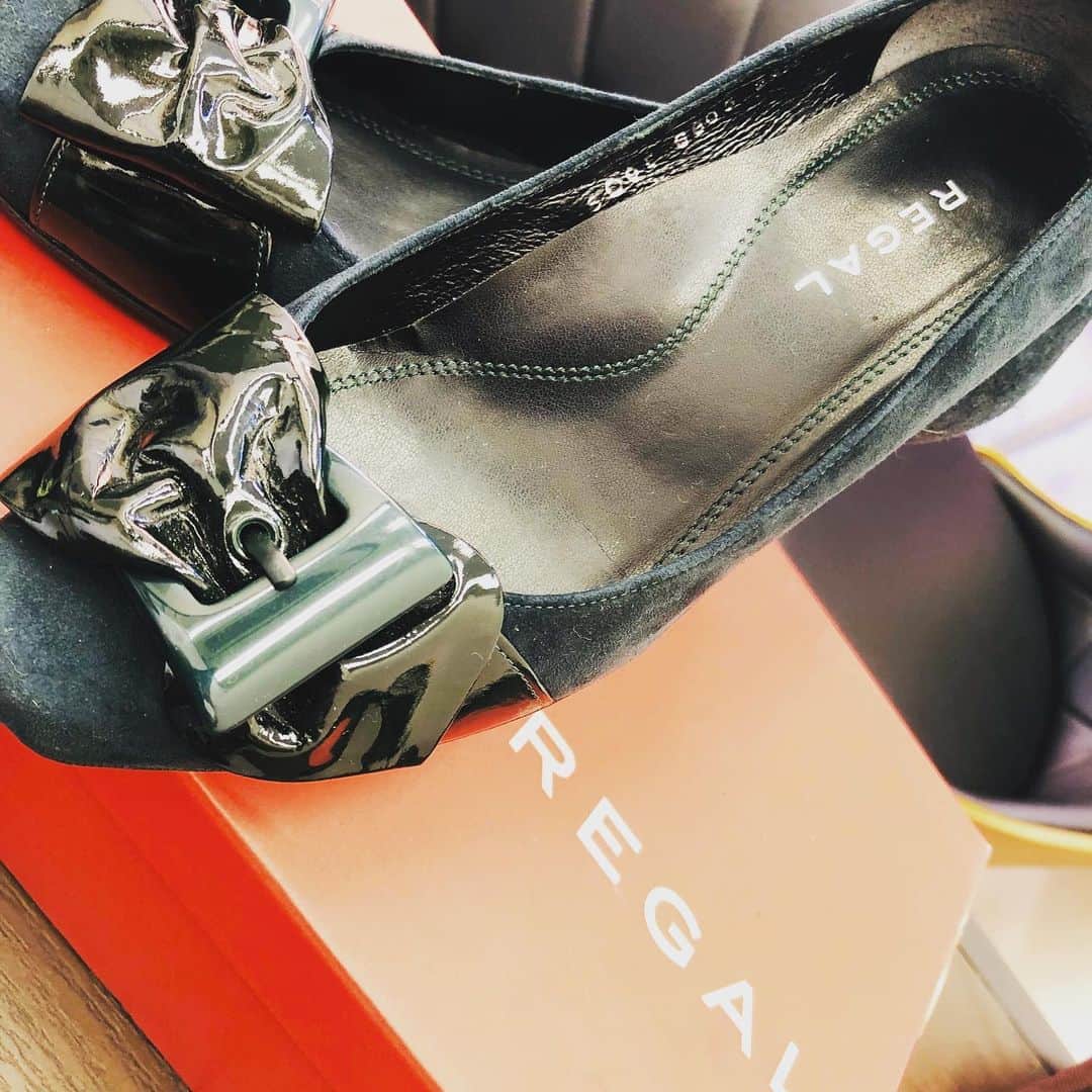 ブランド EXのインスタグラム：「リーガルのパンプスを買い取りました。 #杉並区 #高価買取 #高井戸 #浜田山 #井の頭線 #ブランドEX #営業中 #女性スタッフ在籍 #お気軽にどうぞ😊 #夏休み #片付け #整理して出てきた商品 #拝見させて下さい！ #出張買取も致します #貴金属 #切手 #金券」