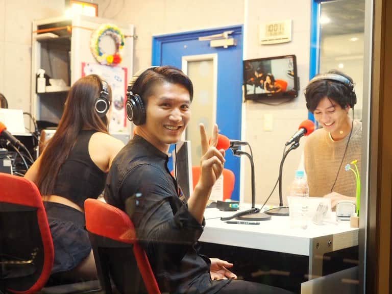 島村麗乃のインスタグラム：「﻿ ﻿ ﻿ ﻿ ﻿ ﻿ ご縁があり﻿ またまたラジオに出演させて頂きました☺︎﻿ ﻿ ﻿ ﻿ ﻿ ﻿ 本当に出会いには﻿ 恵まれているなと思います☺︎﻿ ﻿ ﻿ ﻿ ﻿ ﻿ 今までの経験ではそうは行かなかったけど﻿ 内面を変えて自分のやりたいことを﻿ ポジティブにアウトプットしていくことで﻿ ﻿ ﻿ ﻿ ﻿ ﻿ 出会う人が変わって﻿ 関わる人が変わっていっているように感じます﻿ ﻿ ﻿ ﻿ ﻿ ﻿ 今後も﻿ 前向きな思考﻿ 前向きな行動で﻿ ポジティブ脳を強化していきます☺︎﻿ ﻿ ﻿ ﻿ ﻿ ﻿ ﻿ ﻿」