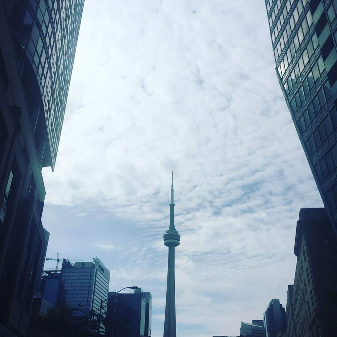 Man With A Missionさんのインスタグラム写真 - (Man With A MissionInstagram)「Walking around Toronto. Tommorow's the show my friends!  トロント徘徊。 明日ライヴデサァ〜ネー！（ザコシショウ）  #chasingthehorizon  #toronto」9月21日 6時12分 - mwamofficial