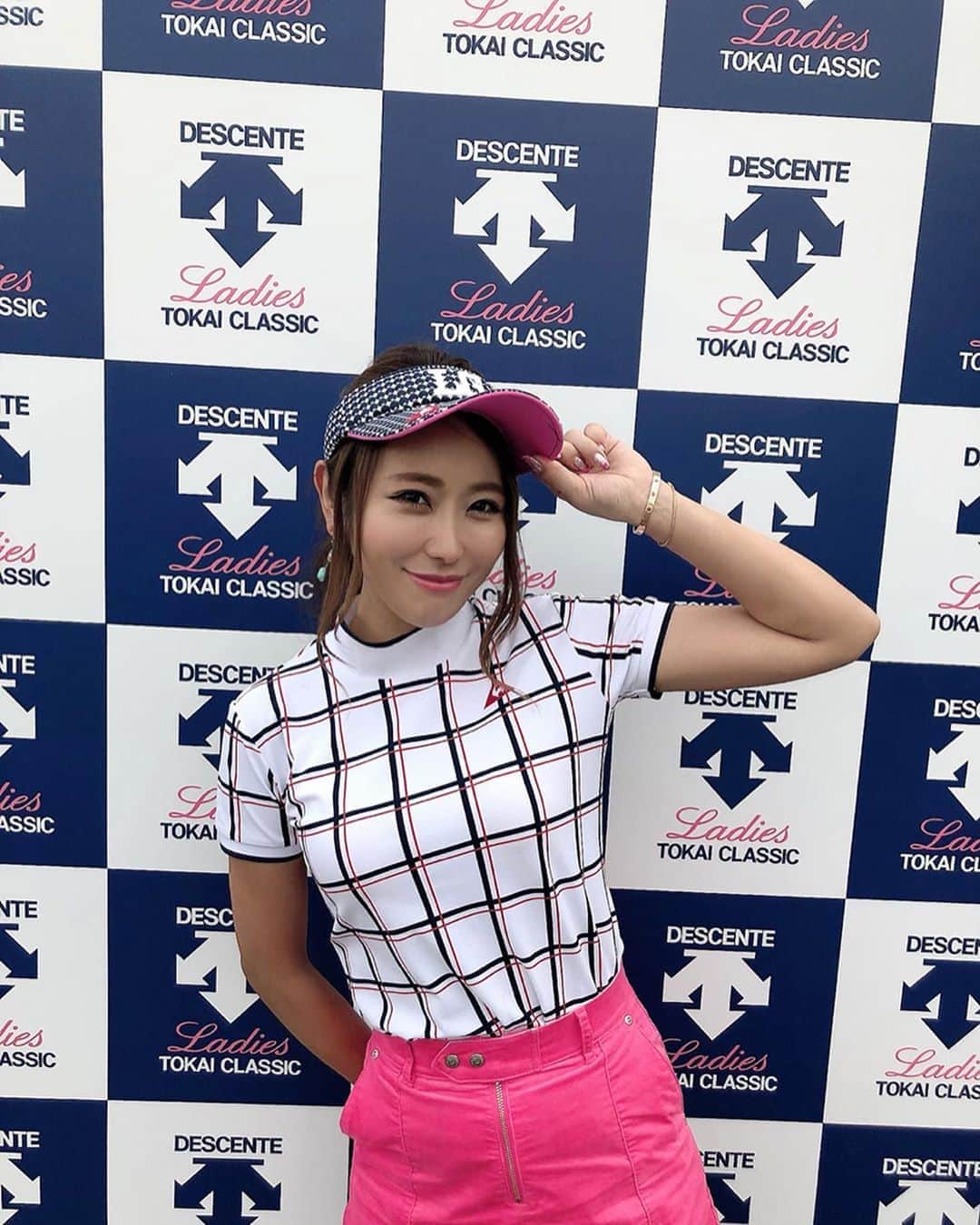 のインスタグラム：「おはようございます☀本日デサントレディース東海クラシック2日目です⛳️昨日の #lecoqgolf ウェアコーデです✨今日のウェアも可愛いコーデだよん(*´꒳`*)💕今日も1日デサントレディース東海クラシックin新南愛知カントリークラブ美浜コース、デサントブースで頑張りまーす＼＼\\٩( 'ω' )و //／／ #デサントレディース東海クラシック#lecoqsportif #lecoqgolf #descente#ルコック#ルコックゴルフ#ゴルフコーデ#ゴルフウェア#ゴルフウェアコーデ#ゴルフファッション」
