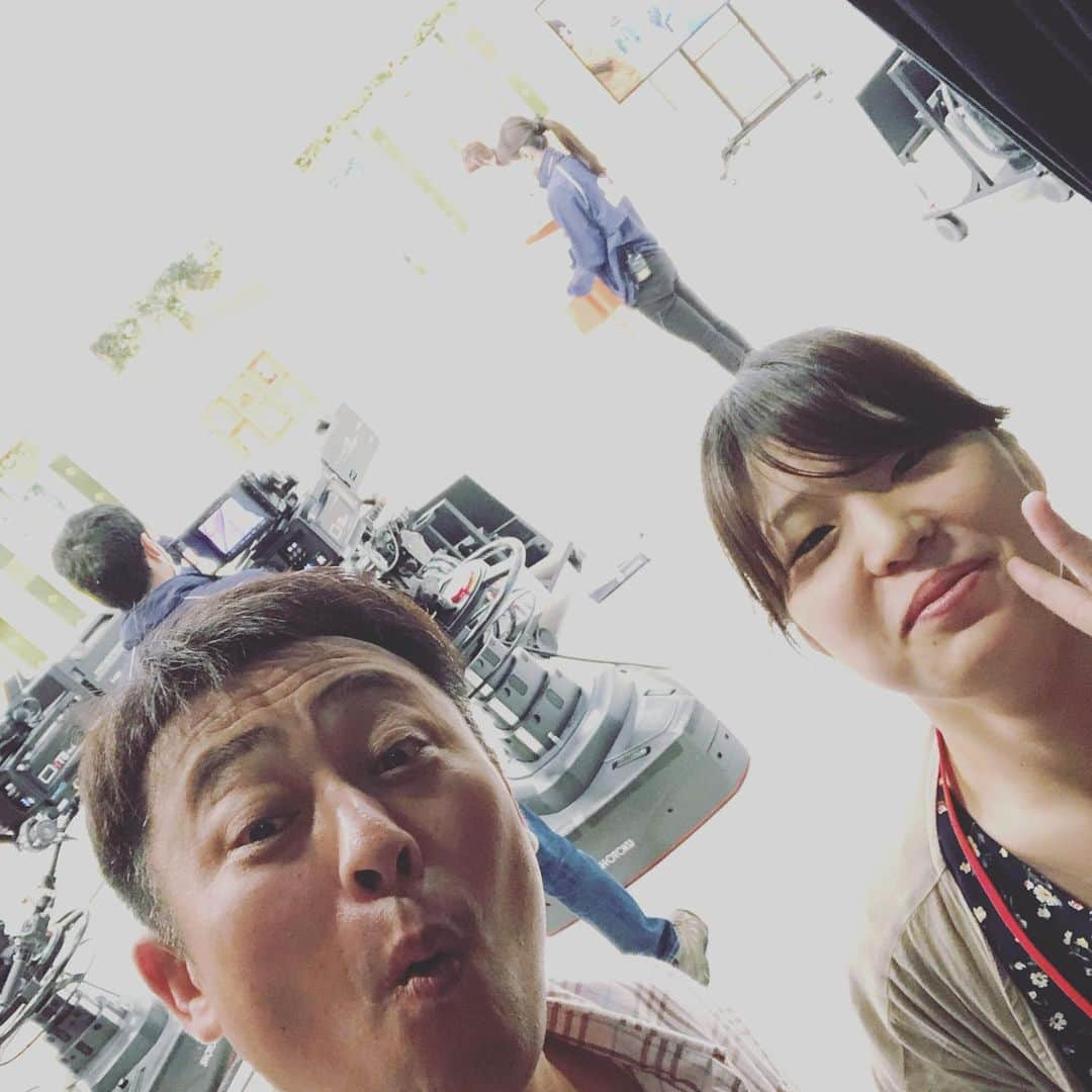 岩本勉さんのインスタグラム写真 - (岩本勉Instagram)「おはようございます！ HTBイチモニ！土曜日バージョン！ スタッフもファンキーやで（＾∇＾）」9月21日 6時20分 - gun18gun18