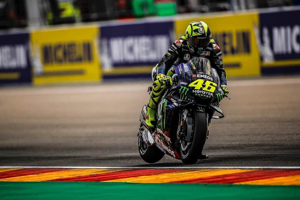 バレンティーノ・ロッシさんのインスタグラム写真 - (バレンティーノ・ロッシInstagram)「Motorland de Aragon,Spain Friday,free practice Pic 8 VR46 Team! 📸 @falex79 @gigisoldano @jesusrobledo」9月21日 6時29分 - valeyellow46