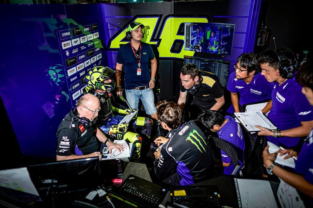 バレンティーノ・ロッシさんのインスタグラム写真 - (バレンティーノ・ロッシInstagram)「Motorland de Aragon,Spain Friday,free practice Pic 8 VR46 Team! 📸 @falex79 @gigisoldano @jesusrobledo」9月21日 6時29分 - valeyellow46