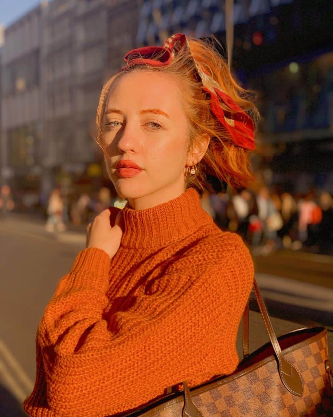 ベッキー・クルーエルのインスタグラム：「overdue for earths electromagnetic field to flip 😩 hurry up !!⁣ ⁣ not posted in a while but I had a lovely day in town with my friends and picked up this nice jumper from h&m. ⁣ ⁣ feeling stressed I haven’t uploaded on a while but work has been so busy at the moment! I have 2 jobs which I love but the hours are getting away from me these days.」