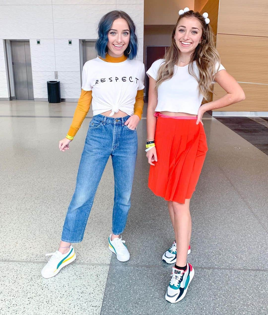 Brooklyn and Baileyさんのインスタグラム写真 - (Brooklyn and BaileyInstagram)「YOU GUYS comeeee meetttt usssss tomorrow @cvxlive from 11-1pm!! We haven’t had a meet and greet in Utah in a while and really want to see you guys❤️」9月21日 6時28分 - brooklynandbailey