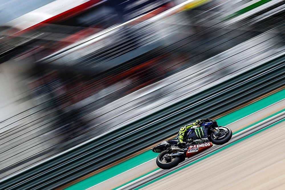 バレンティーノ・ロッシさんのインスタグラム写真 - (バレンティーノ・ロッシInstagram)「Motorland de Aragon,Spain Friday,free practice Pic8 @yamahamotogp complete Team❤️ 📸 @falex79 @gigisoldano @jesusrobledo」9月21日 6時35分 - valeyellow46