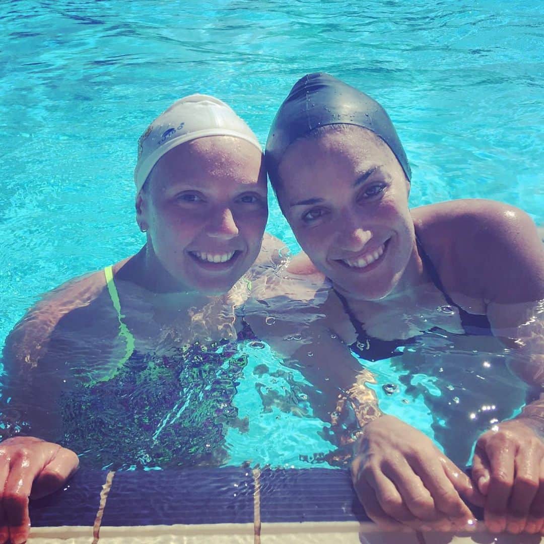 アンドレア・フエンテスのインスタグラム：「One of the best experiences of this summer was to meet @kolesnichenko_svetlana and today is her birthday so HAPPY BIRTHDAY Svetlana! I hope you have a great season with @svetlanaromashina and @synchrorussia (I’m sure you will...) When you meet somebody so big and you discover that inside there is an even better person something magic happens. Thank you again for everything!! All my support for this Olympic year 💪💪💪」