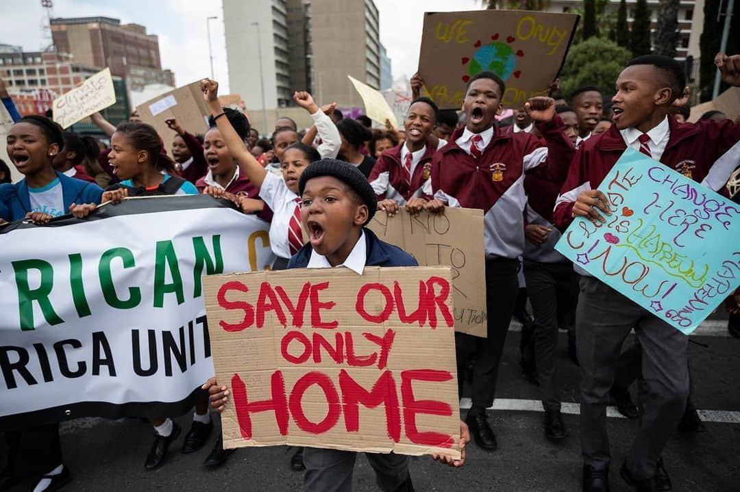 レニー・クラヴィッツさんのインスタグラム写真 - (レニー・クラヴィッツInstagram)「It’s their future! @gretathunberg  #SchoolStrike4Climate #FridaysForFuture」9月21日 7時13分 - lennykravitz