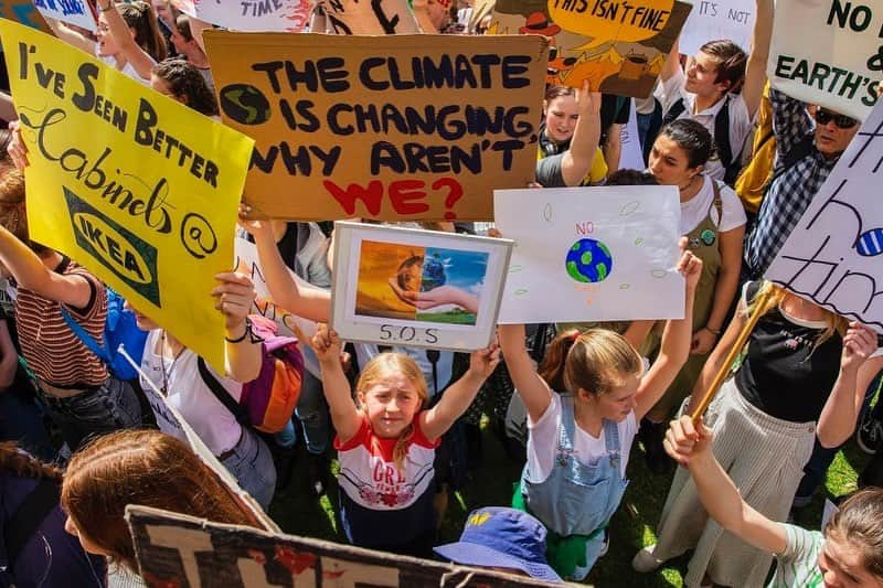 レニー・クラヴィッツさんのインスタグラム写真 - (レニー・クラヴィッツInstagram)「It’s their future! @gretathunberg  #SchoolStrike4Climate #FridaysForFuture」9月21日 7時13分 - lennykravitz