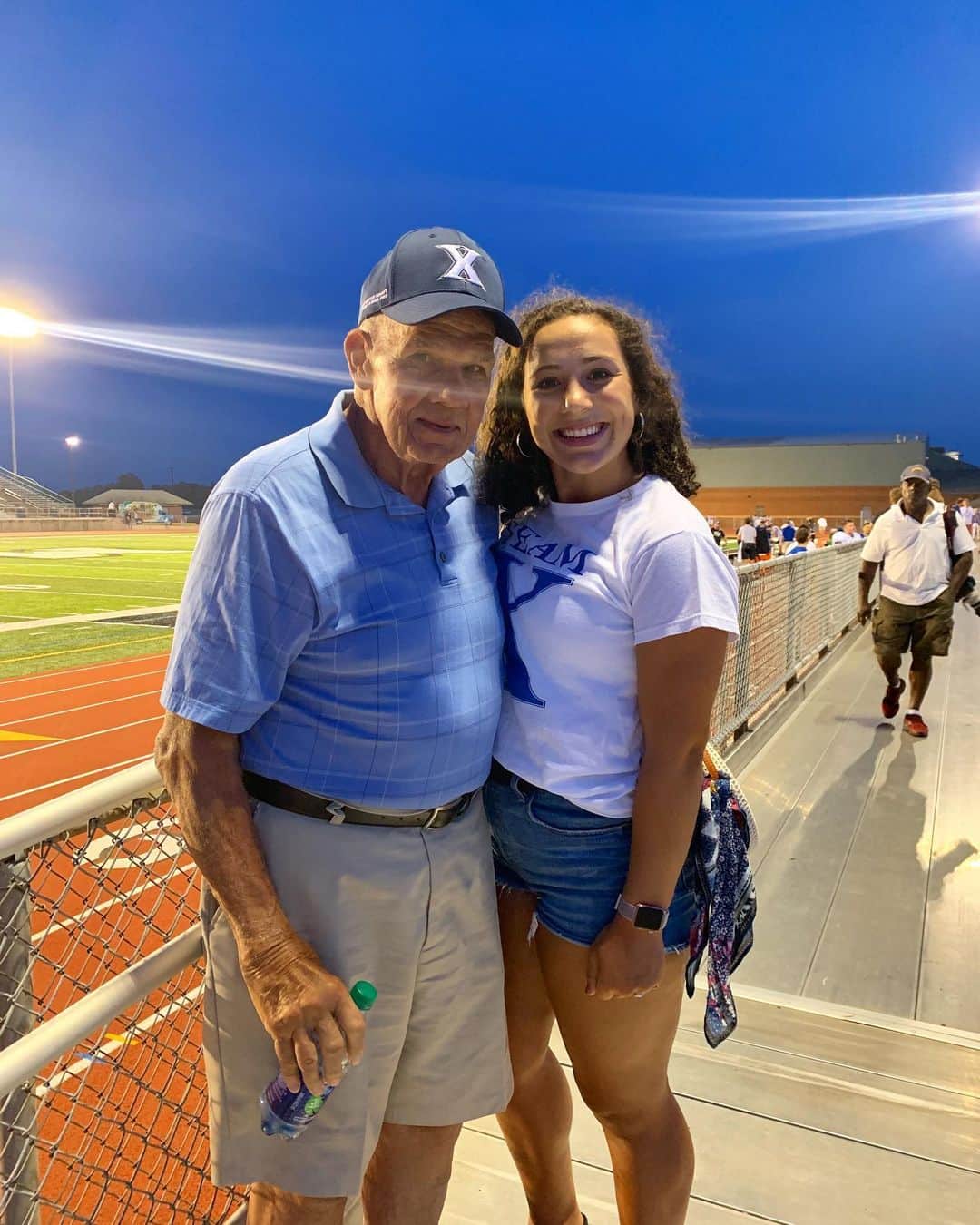 のインスタグラム：「I don’t want to start any family drama, but grandpa told me I was the best athlete in the family... love ya gramps❤️ Wishing the Bombers good luck tonight, especially @thunds4」
