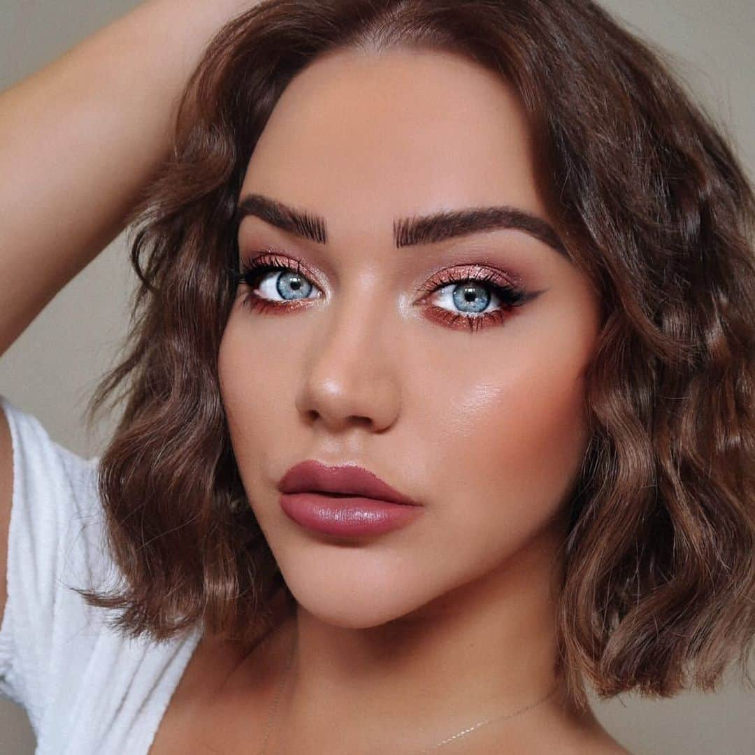 LORACさんのインスタグラム写真 - (LORACInstagram)「Happy Friday LORAC{STARS}! Wanted to hit you with some incredible inspo from our 💎DIAMOND EYED GODDESS💎@militzayovanka  Talk about SHOW-STOPPING weekend glam vibes! See the list of LORAC products Militza used below! • LUX Diamond Palette • LUX First Class Mascara • Light Source 3-in-1 Primer • POREfection Foundation • Hustle and Glow Face Palette • Light Source Highlighter (Starlight) • Glow & Behold Face and Body Oil • Alter Ego Matte Lipstick (Duchess) All now available @ultabeauty, ULTA.com & LORAC.com! #LORAC #LORACLUXDiamond #LORACCosmetics #ULTA #ultabeauty」9月21日 7時12分 - loraccosmetics