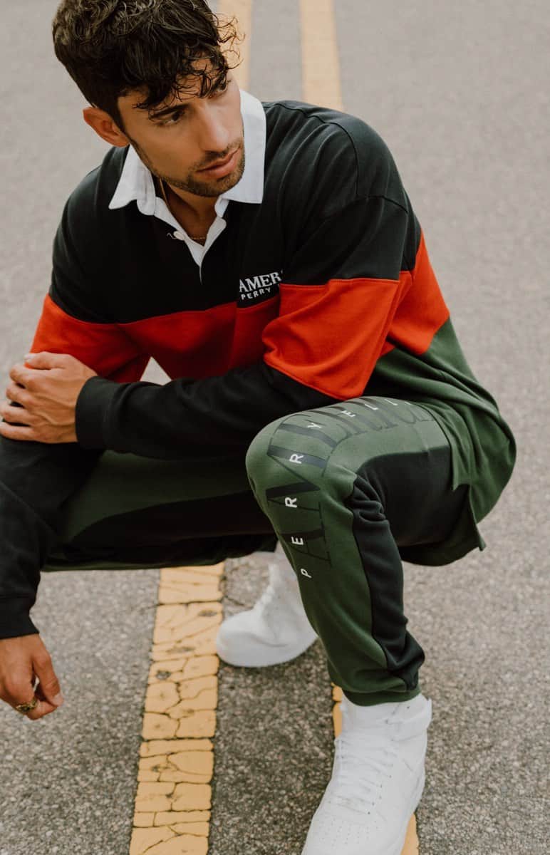 ペリーエリスのインスタグラム：「Get outside and do something new this weekend. @Wondr94 discover's North Carolina's hidden treasures wearing the #PerryEllisAmerica capsule 3 collection. 🎥 @aliusdesignco 🎵 ‘All for You’ - @wondr94」